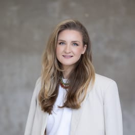 LAURA USTINAVIČIŪTĖ-KLENAUSKĖ